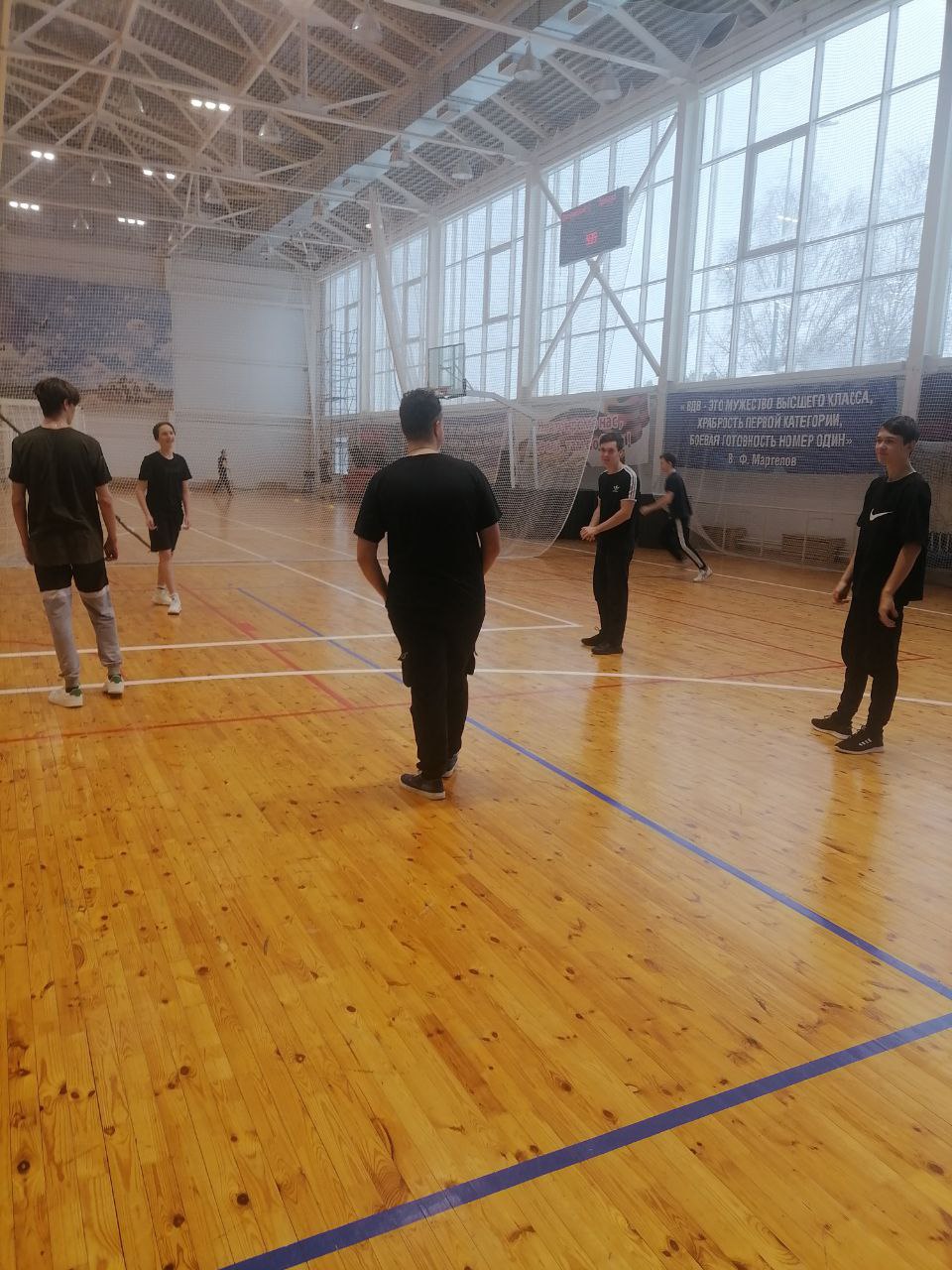 Спортивные занятия в зале, декабрь 2023